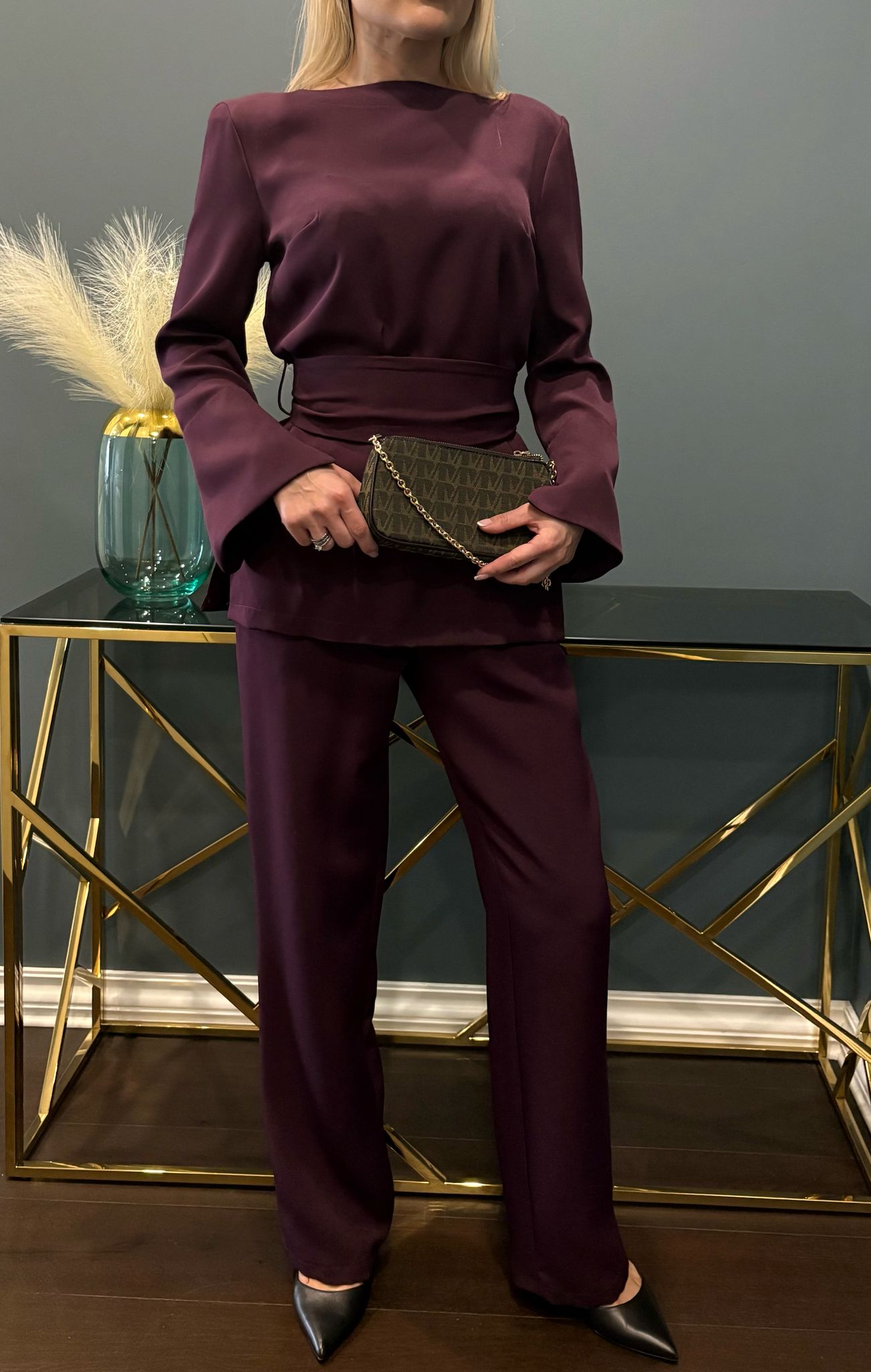 Klasikinis bordo kostiumėlis